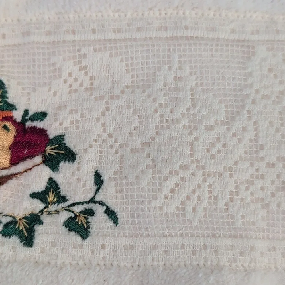 Vintage white embroidered‎ fruit basket and lace bath towel